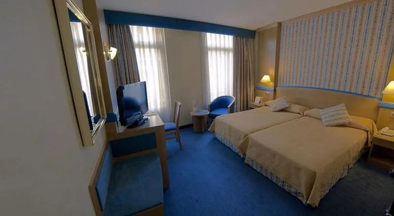 DOUBLE STANDARD Room, Gran Versalles, Madrid