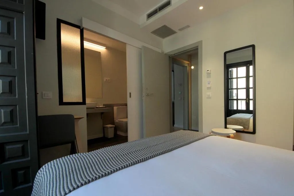DOUBLE STANDARD Room, Complutum Hostel, Madrid