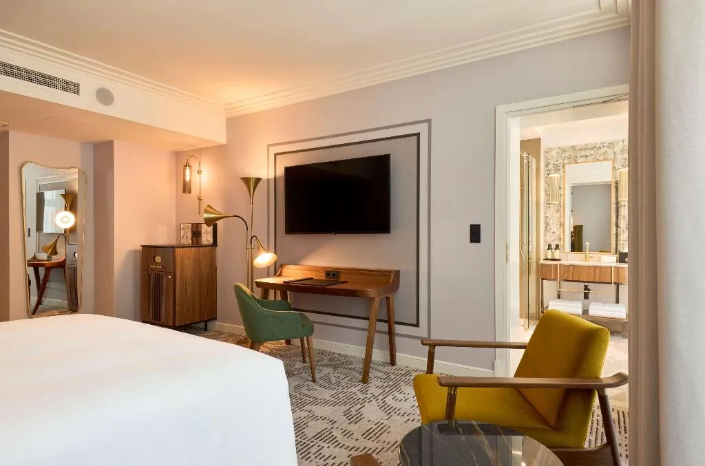 DOUBLE KING SIZE BED Room, Hotel Saski Krakow, Curio collection by Hilton, Krakow