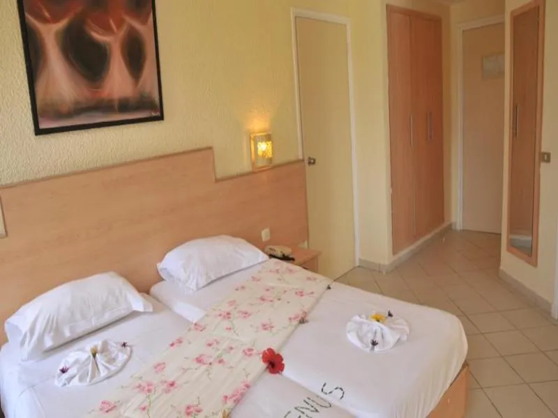 DOUBLE STANDARD Room, La Couronne, Tunisia