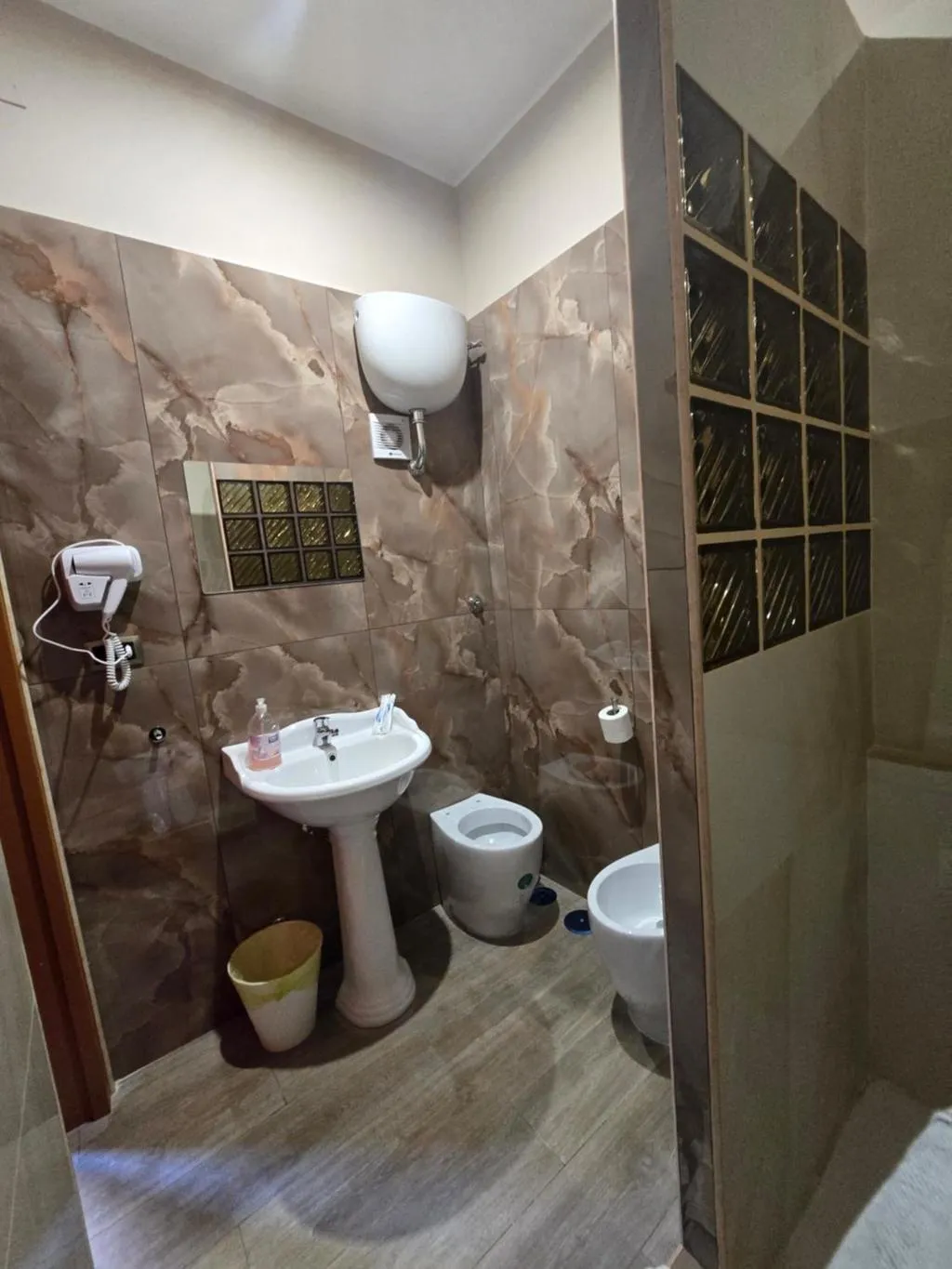 DOUBLE SUPERIOR KING BED Room, Iris, Naples