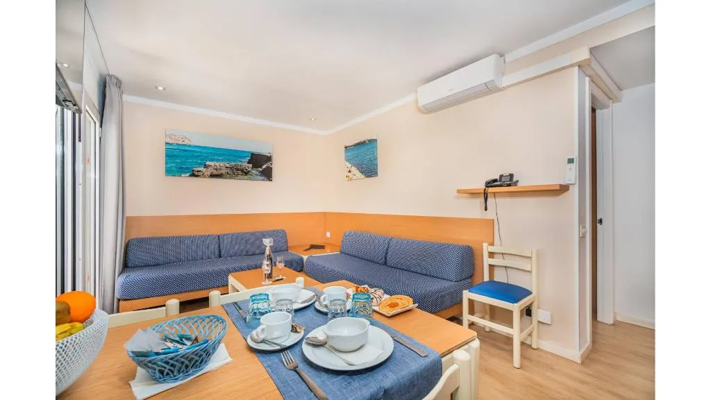 Room, Flora, Majorca