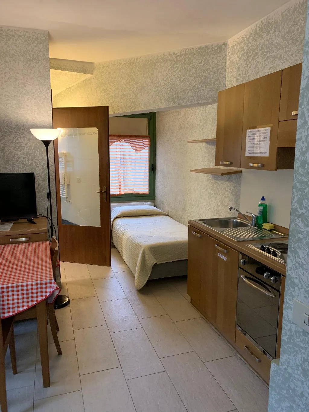 STUDIO CAPACITY 3 Room, Gemini City Centre Studios, Florence