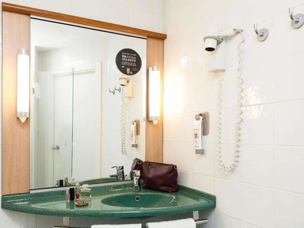 DOUBLE WITH DOUBLE BED Room, Ibis Madrid Calle Alcala, Madrid