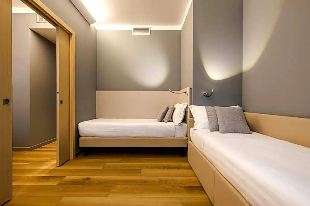 DOUBLE SUPERIOR Room, 43 Station Hotel, Milan