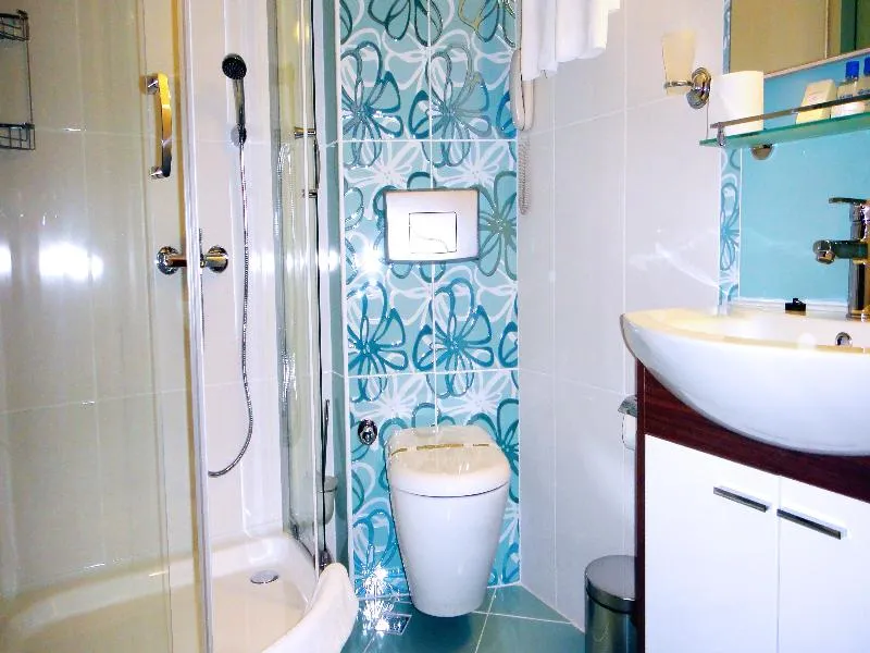 Room, Sesin, Dalaman