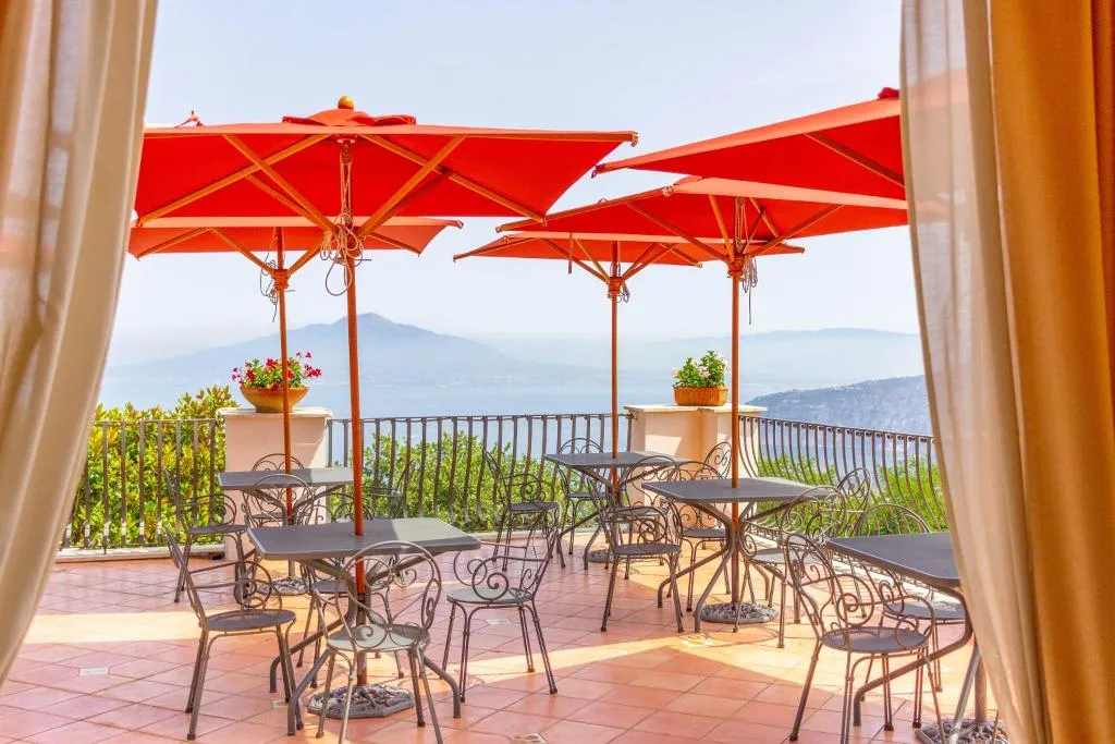 General view, Grand Hotel Hermitage, Naples
