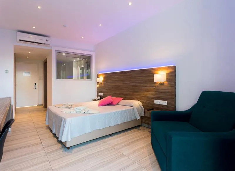 JUNIOR SUITE WITH PRIVATE POOL Room, Fedrania Gardens, Cyprus