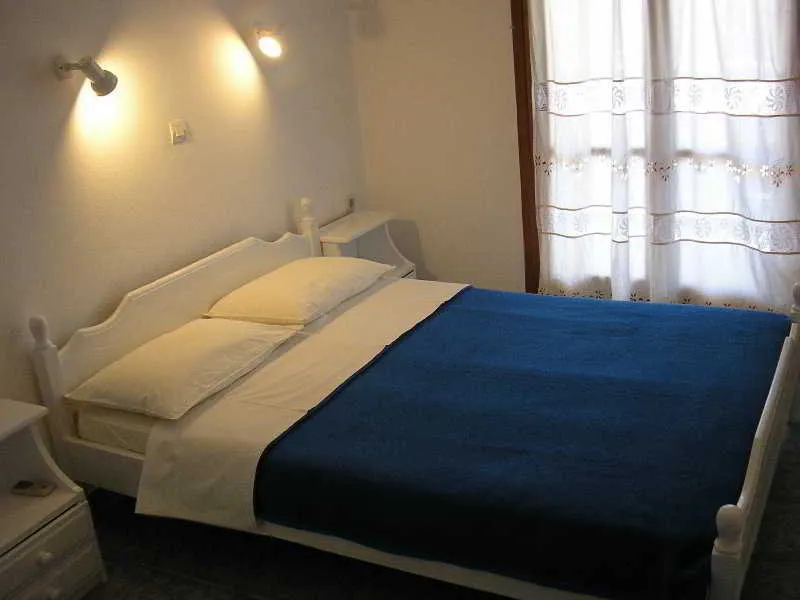 Room, Finikas, Santorini