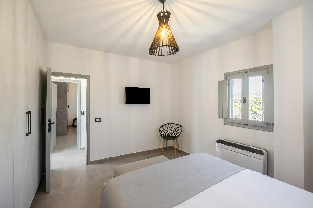 APARTMENT TWO BEDROOMS WITH PRIVATE POOL Room, Thermes Luxury Villas by Mr and Mrs White, Santorini