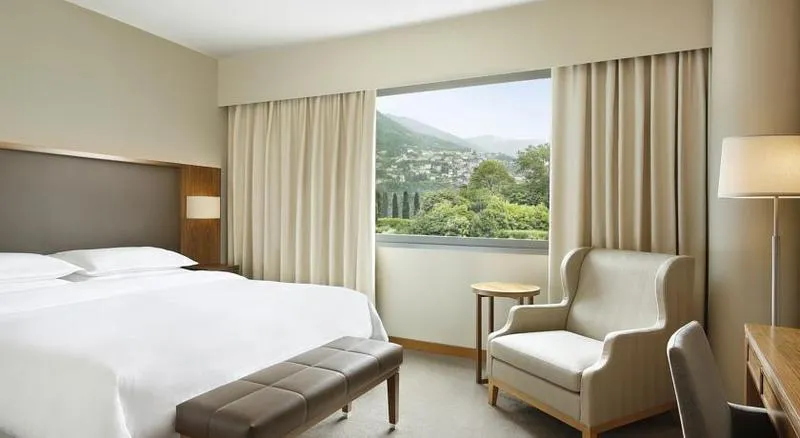 Room, Sheraton Lake Como, Milan