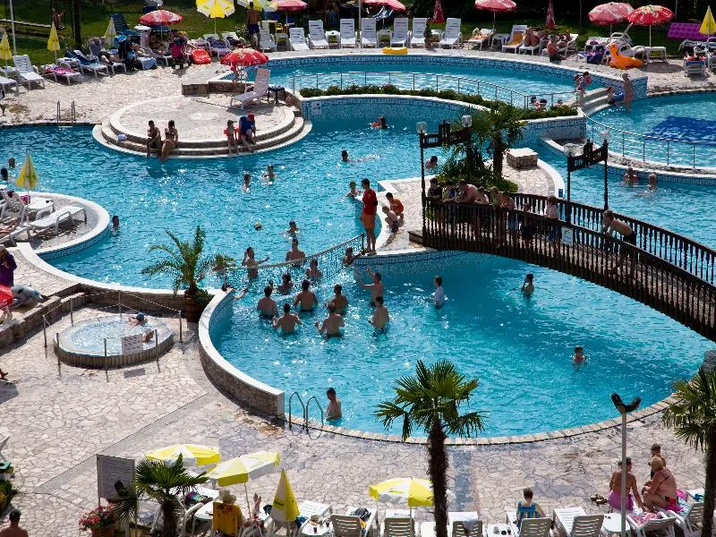 Pool, Hrizantema, Bourgas