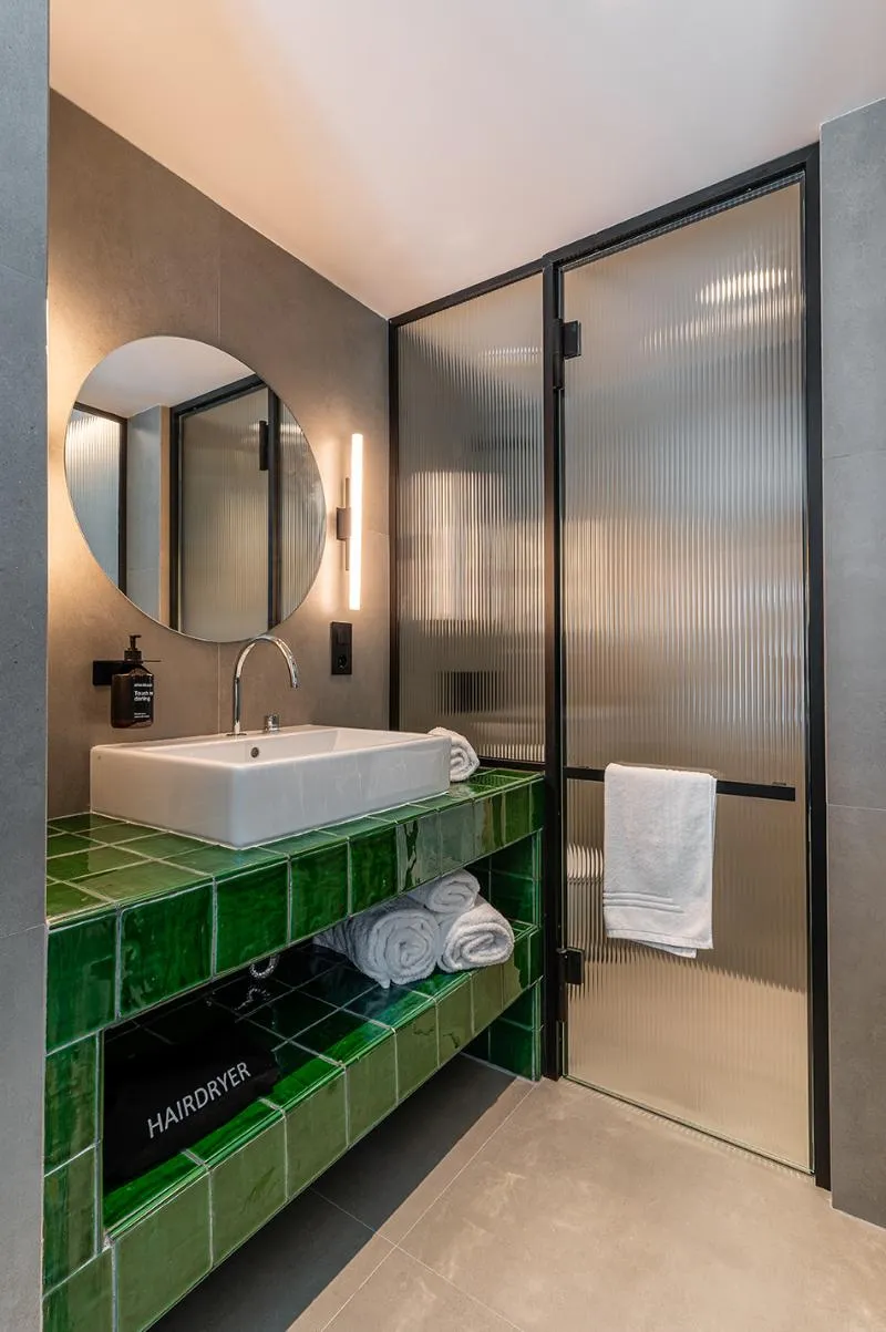 FAMILY ROOM CLASSIC Room, Chic & Basic Gravity, Porto
