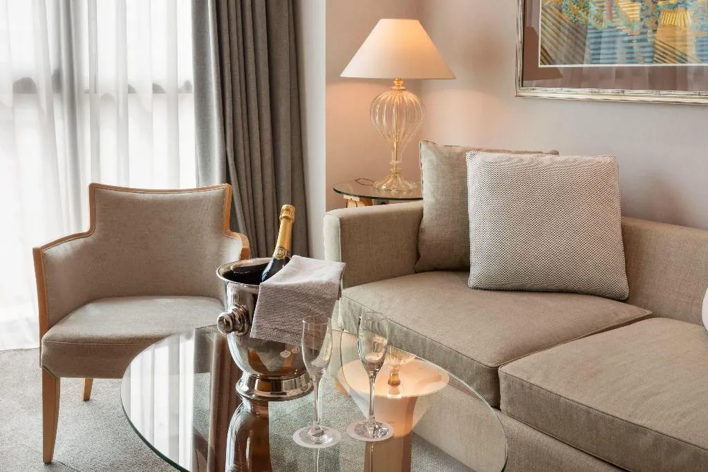 JUNIOR SUITE EXECUTIVE Room, Melia Athens, Athens