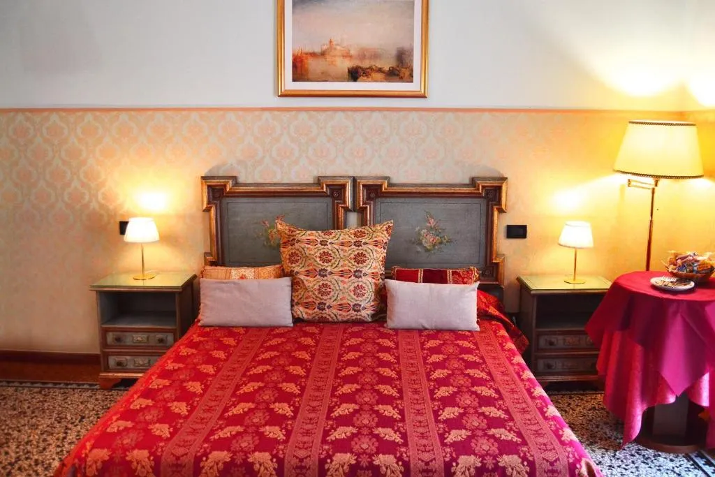 TRIPLE WITH SHARED BATHROOM Room, Venice Lion Residence - Vespucci, Venice