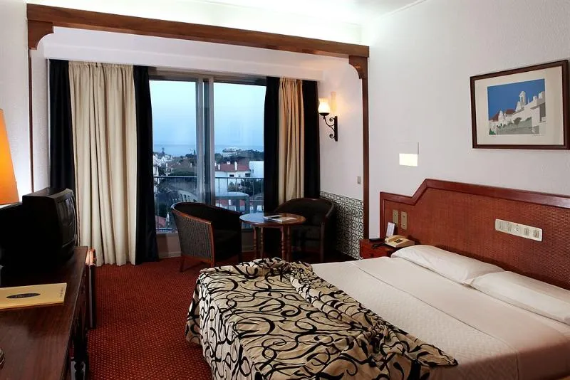 Double or Twin CAPACITY 3 Room, Cidadela, Lisbon