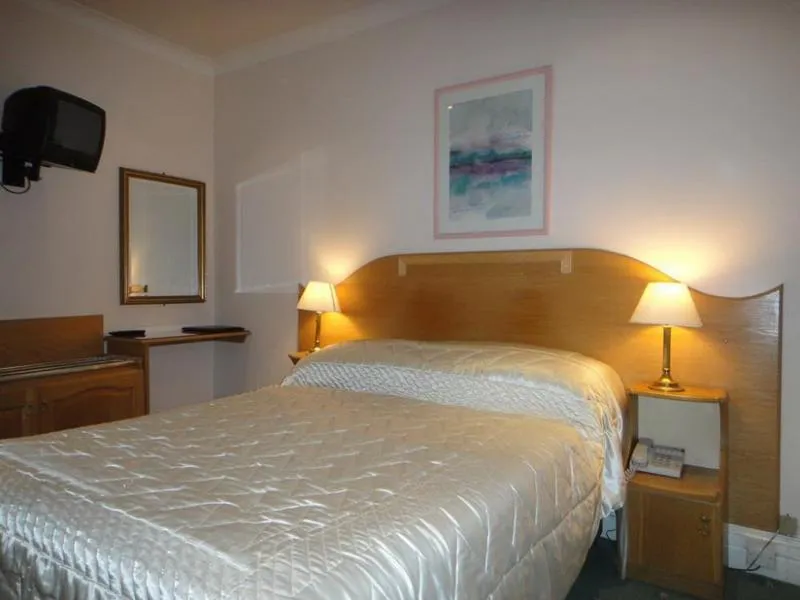 Room, Dergvale, Dublin