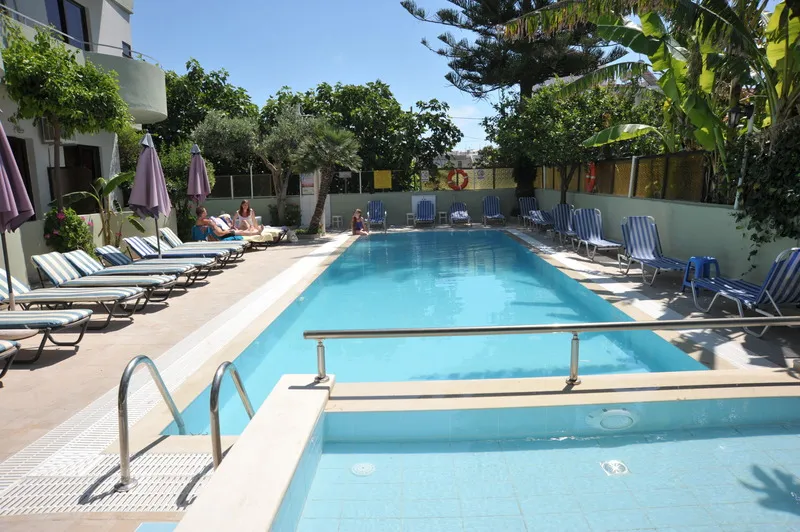 Pool, Anseli, Rhodes