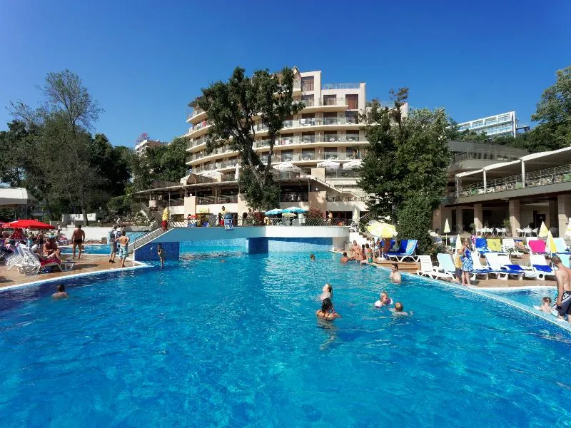 Pool, Kristal, Varna