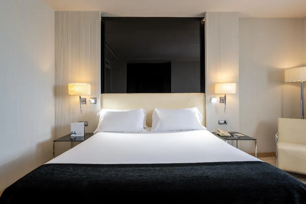 DOUBLE SINGLE USE STANDARD Room, Santos Maydrit Airport, Madrid