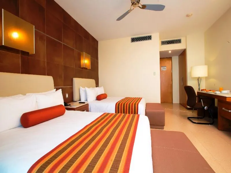 DOUBLE KING SIZE BED Room, Krystal Urban Cancún & Beach Club, Cancun Area