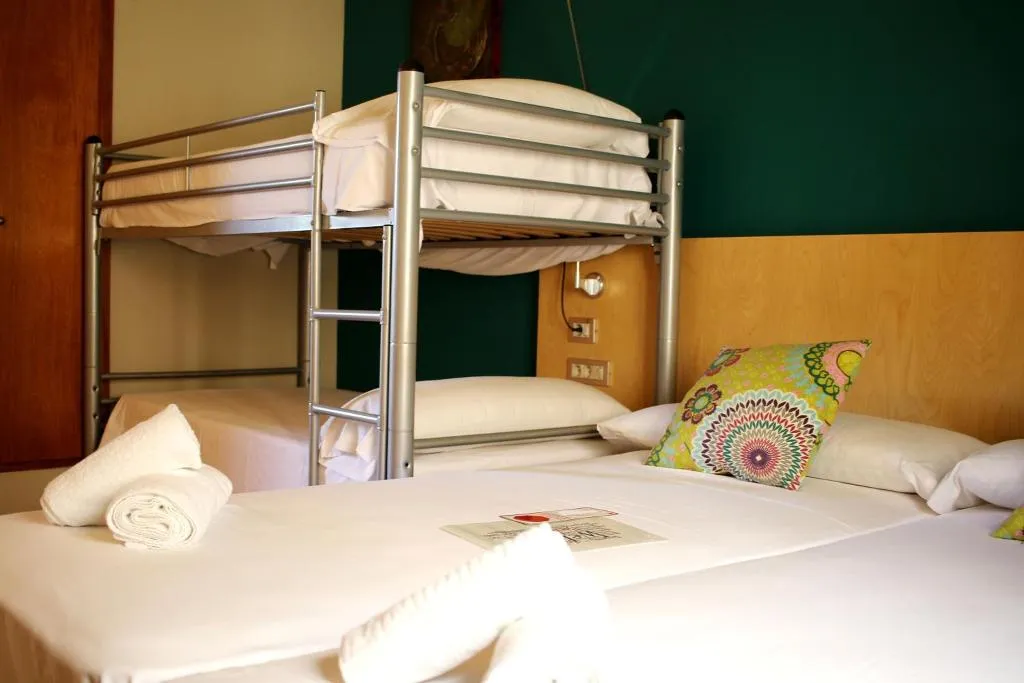FAMILY ROOM WITH TERRACE Room, Hostal La Fosca, Costa Brava
