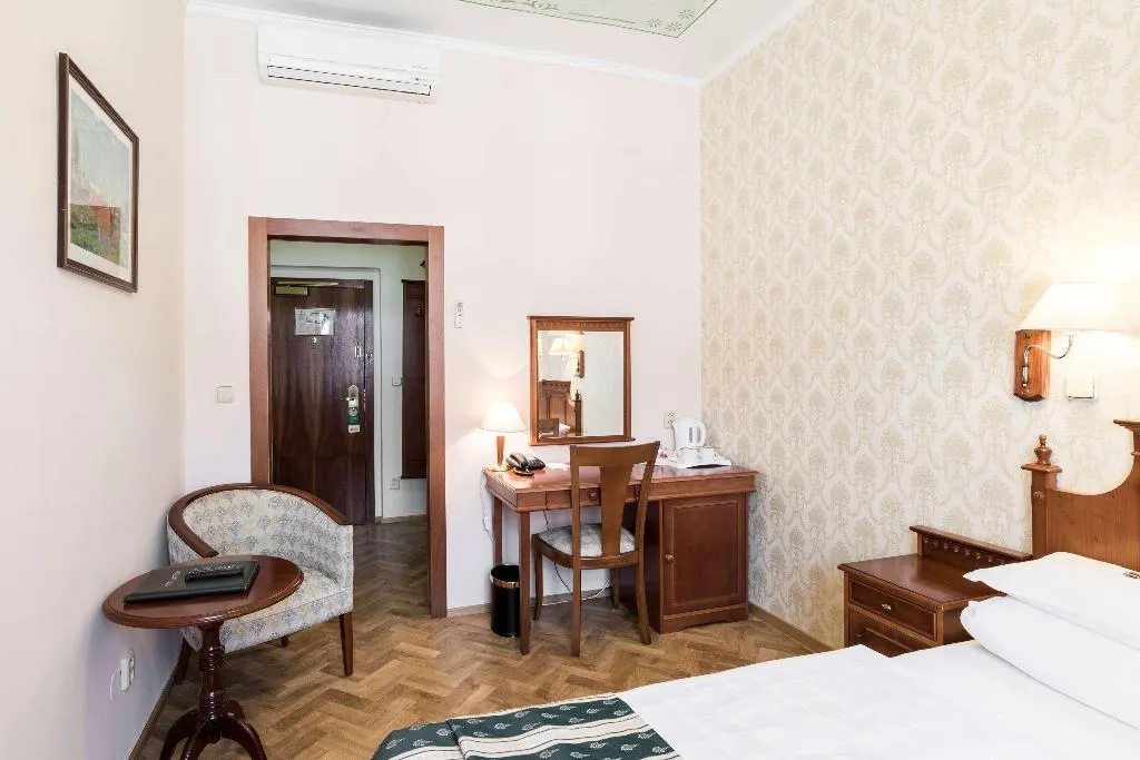 DOUBLE NON SMOKING Room, Hotel Meteor Plaza Prague, Prague