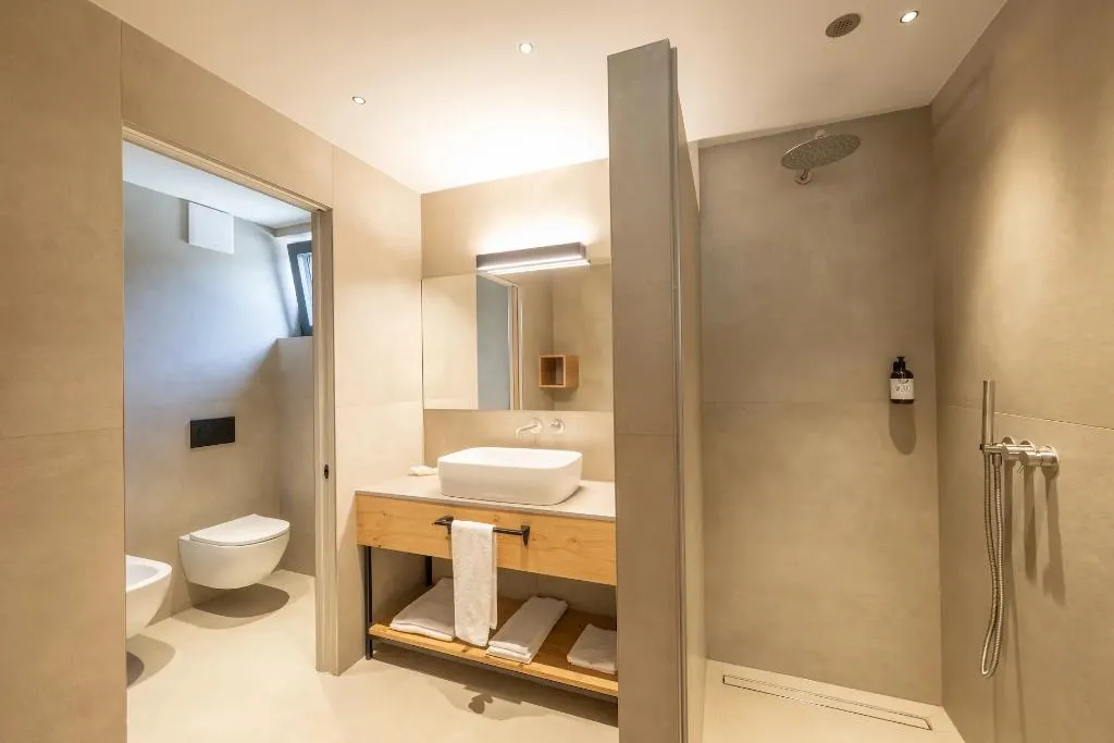 APARTMENT TWO BEDROOMS WITH TERRACE Room, Ètra Suites & Apartments, Milan