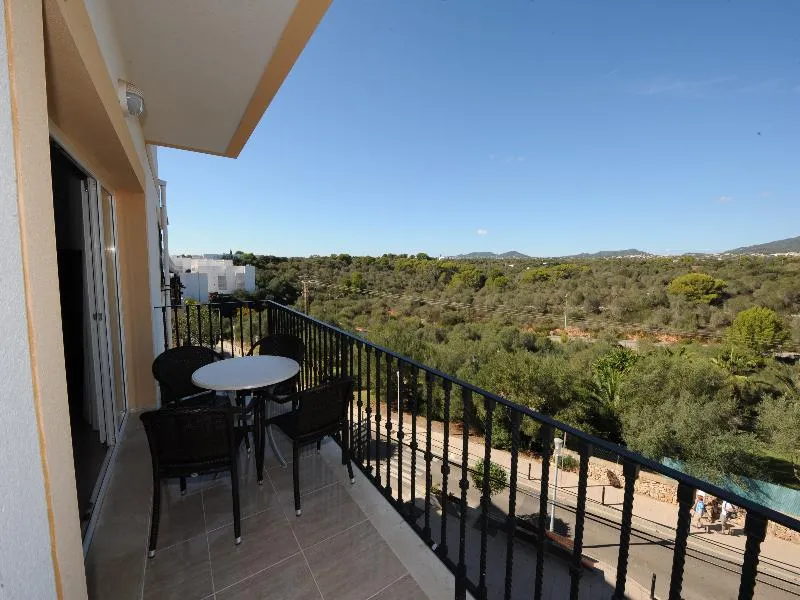 APARTMENT CAPACITY 8 THREE BEDROOMS Room, Playa Ferrera, Majorca