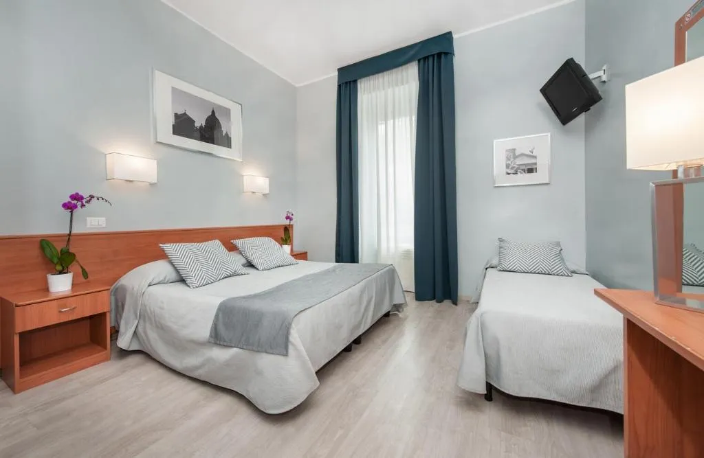 TRIPLE STANDARD Room, Roi, Naples