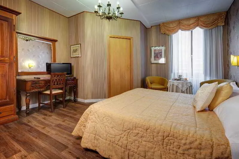 Double or Twin STANDARD Room, Hotel Residenza In Farnese, Rome