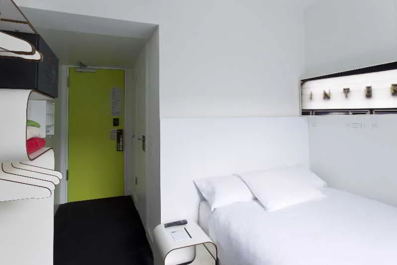 SINGLE STANDARD Room, Gat Point Charlie, Berlin