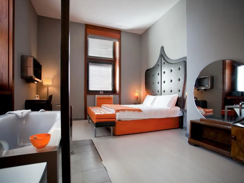 JUNIOR SUITE KING SIZE BED Room, Orange Hotel, Rome