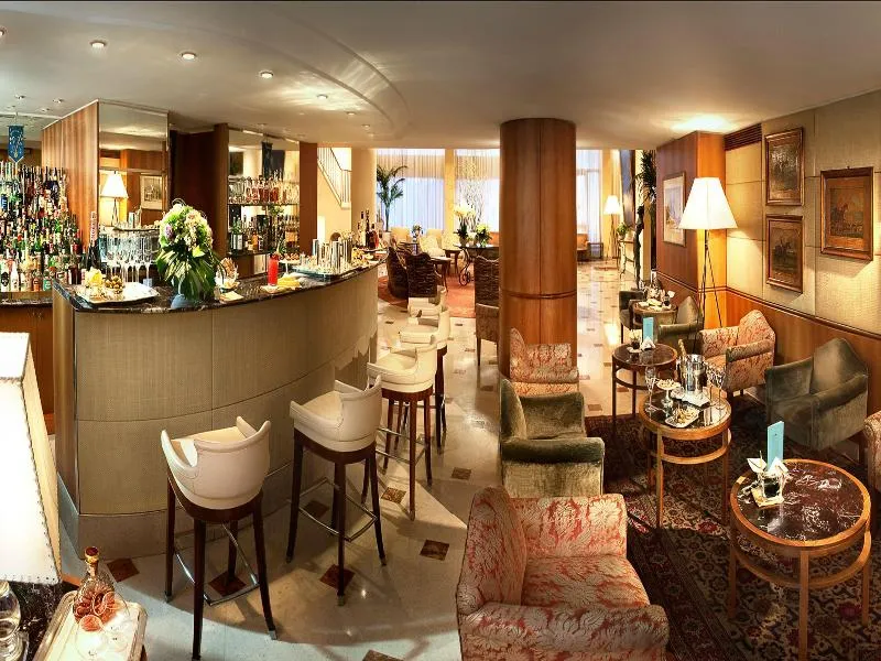 Bar, Cavour, Milan