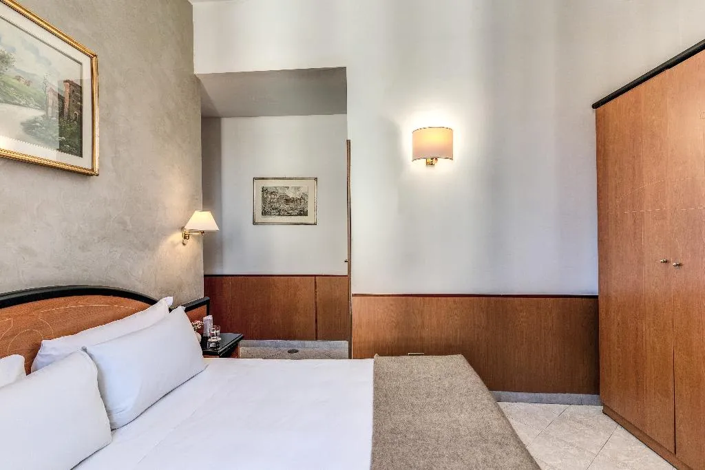 DOUBLE STANDARD Room, Sonya, Rome