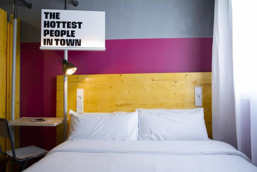 DOUBLE SUPERIOR Room, room00 Valencia Hostel, Valencia