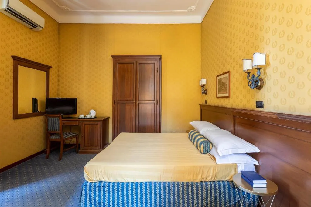 QUADRUPLE CLASSIC Room, Boutique Hotel Coppedè, Rome