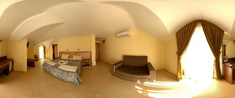 Room, Felice, Antalya