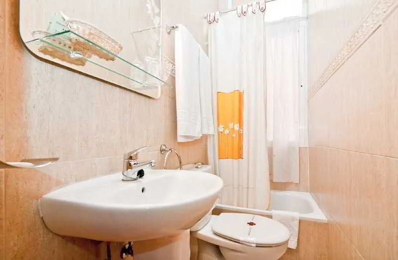 Room, Oporto, Madrid