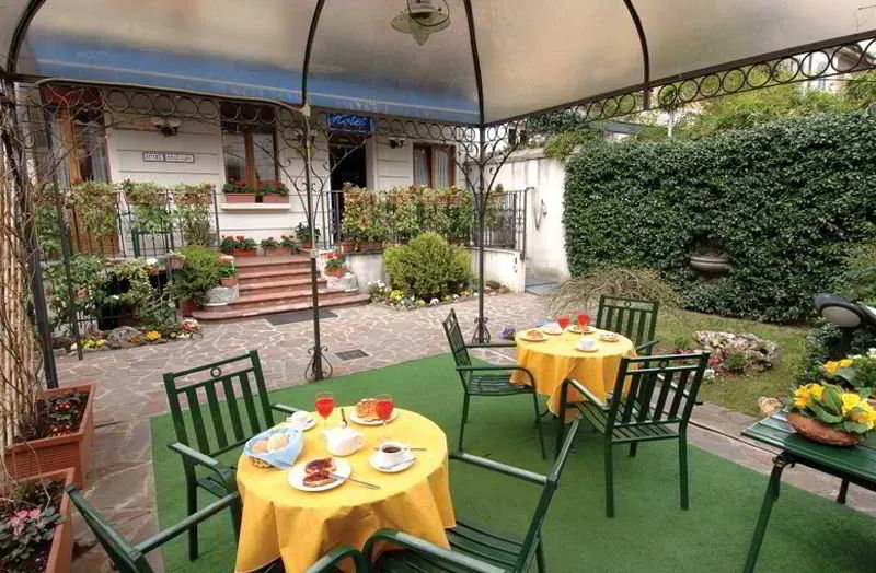 Terrace, Bagliori, Milan