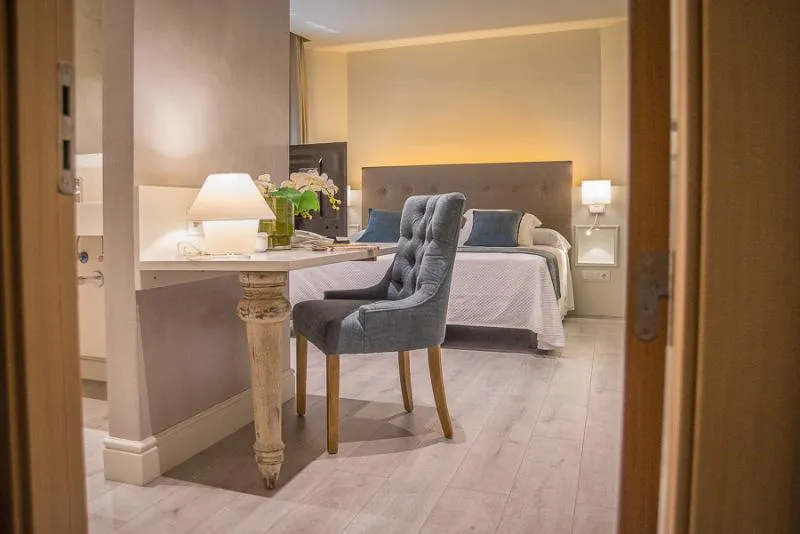 Double or Twin STANDARD Room, Hotel Pirineos Figueres by Pierre & Vacances, Costa Brava
