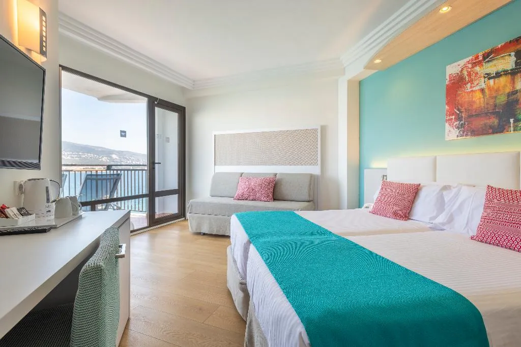 FAMILY ROOM SEA VIEW CAPACITY 5 Room, Leonardo Royal Hotel Mallorca, Majorca