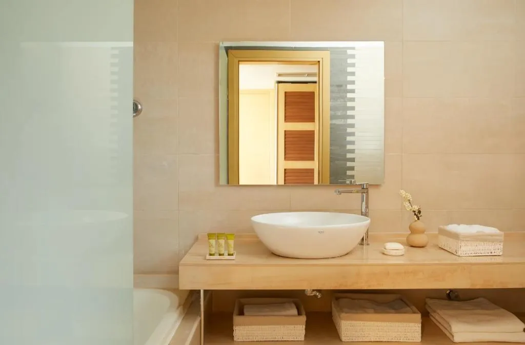 SINGLE GARDEN VIEW Room, Istion Club & Spa, Thessaloniki