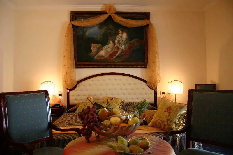 Room, Grand Hotel Palace, Palermo