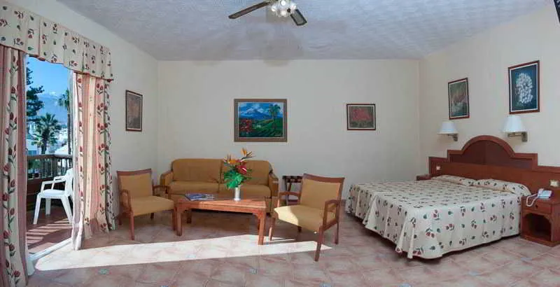 Room, Monopol, Tenerife