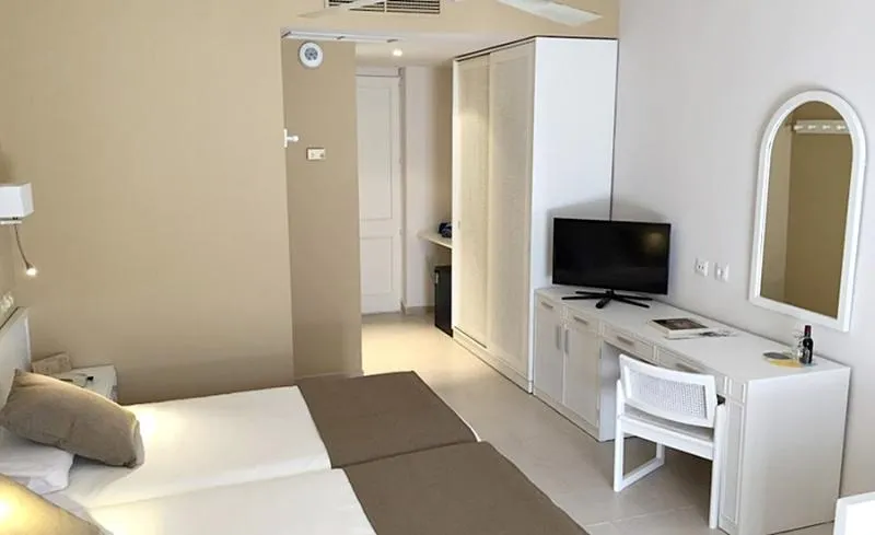 Room, PortBlue Club Pollentia Resort & Spa, Majorca
