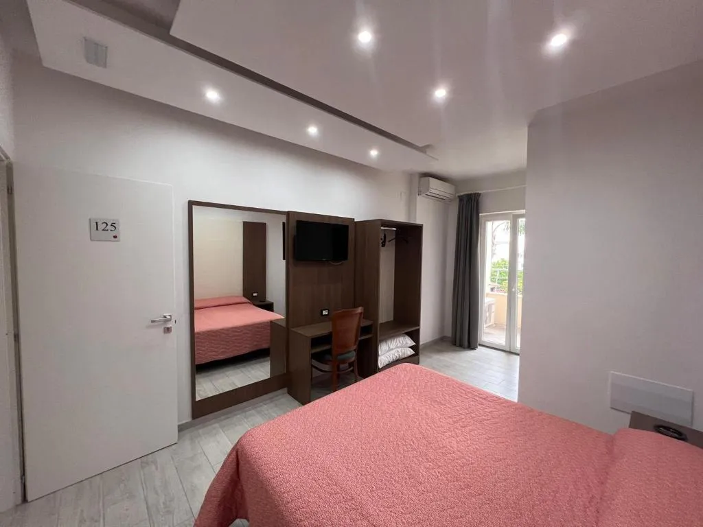 DOUBLE SUPERIOR Room, Hotel La Mela, Naples