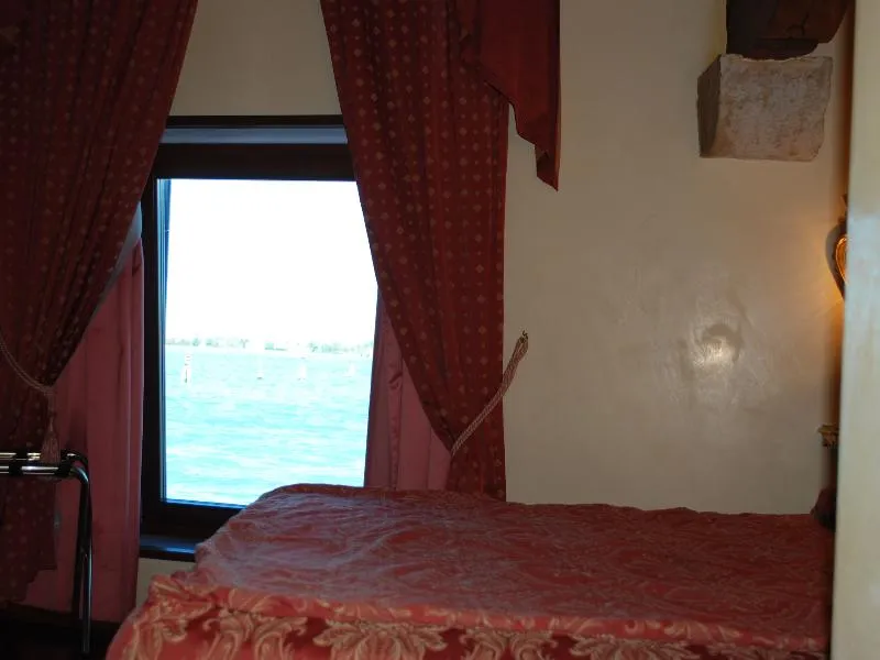 Room, Vecellio, Venice