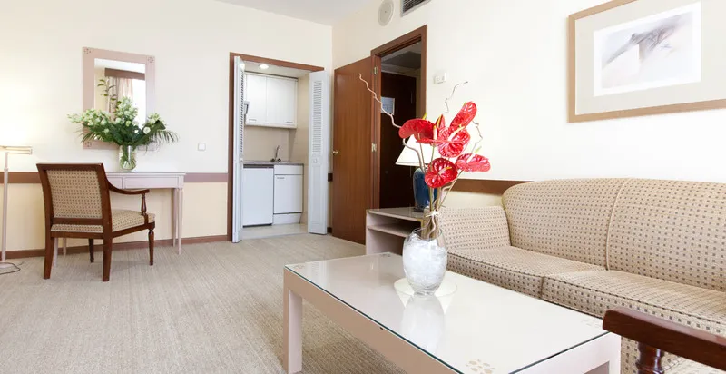 SUITE CAPACITY 3 Room, Espahotel Plaza Basilica, Madrid