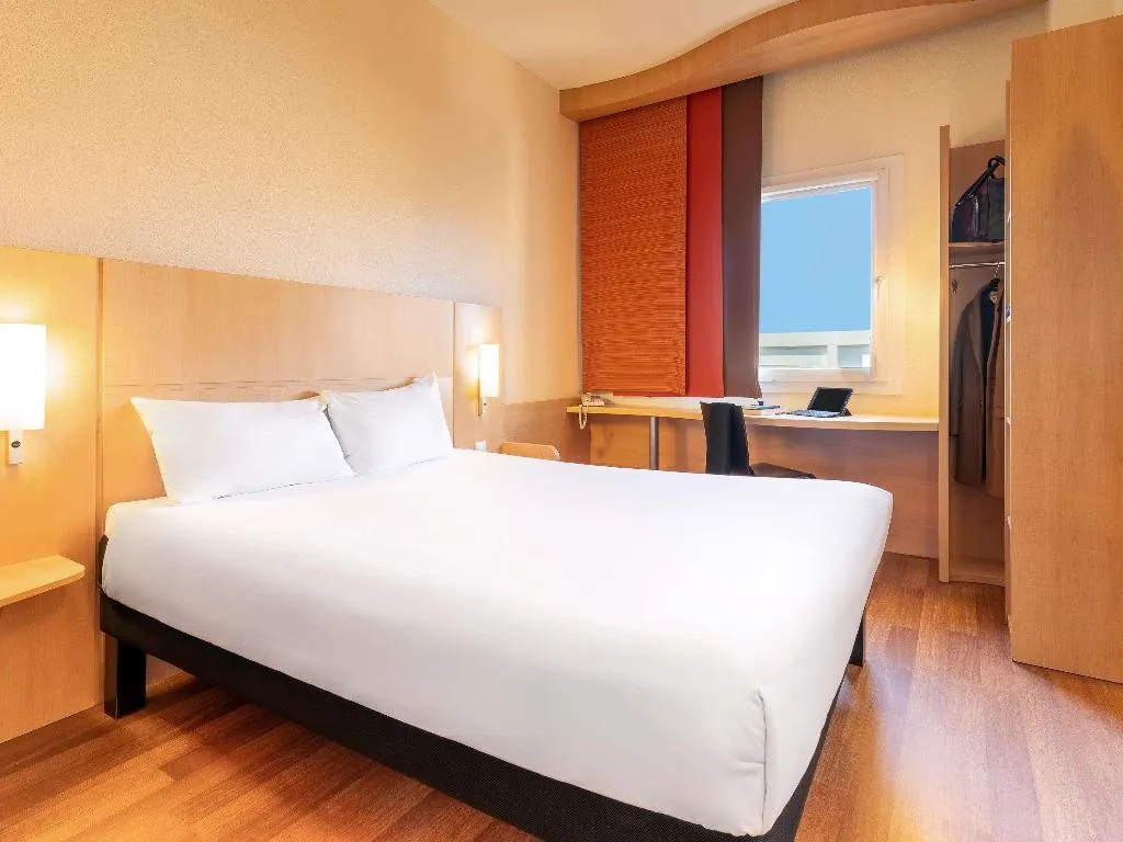 DOUBLE WITH DOUBLE BED Room, Ibis Madrid Calle Alcala, Madrid